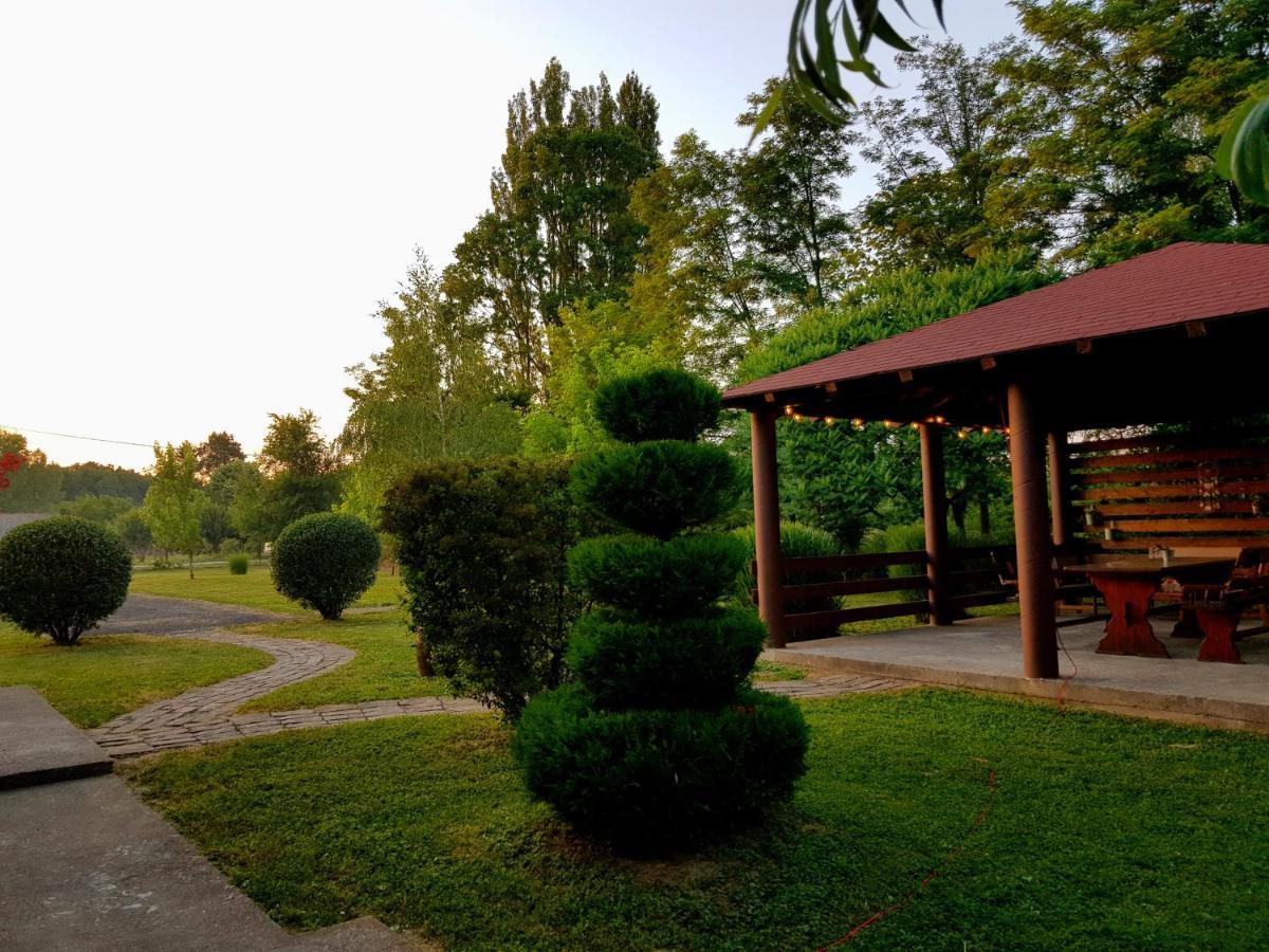Villa Kuca Za Odmor Rubic à Vinkovci Extérieur photo